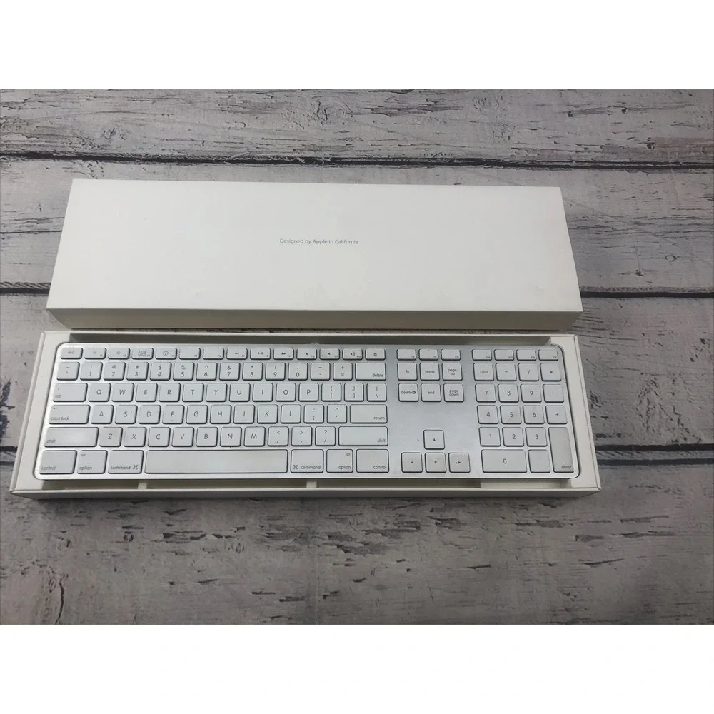 Genuine Apple A1243 Wired Mac USB Keyboard w/ Numeric Keypad White -Tested
